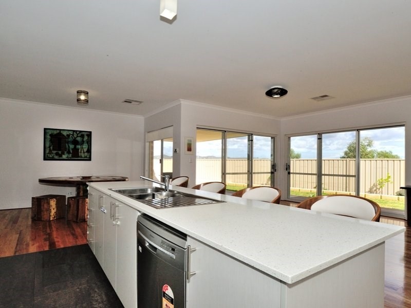 2 Melnik Street, Caversham WA 6055