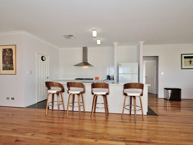 2 Melnik Street, Caversham WA 6055