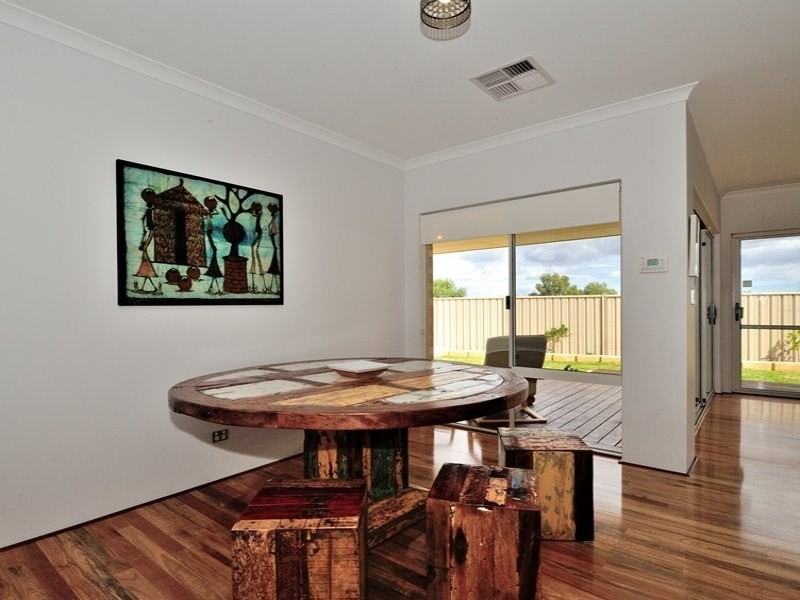 2 Melnik Street, Caversham WA 6055