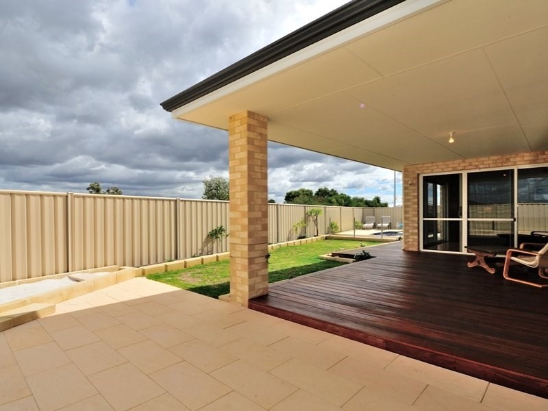 2 Melnik Street, Caversham WA 6055