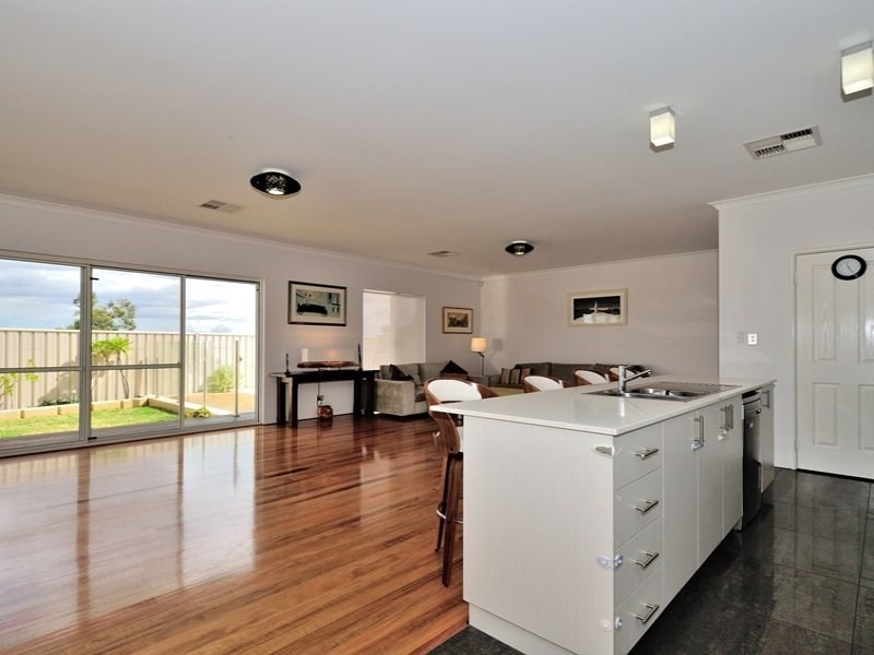 2 Melnik Street, Caversham WA 6055