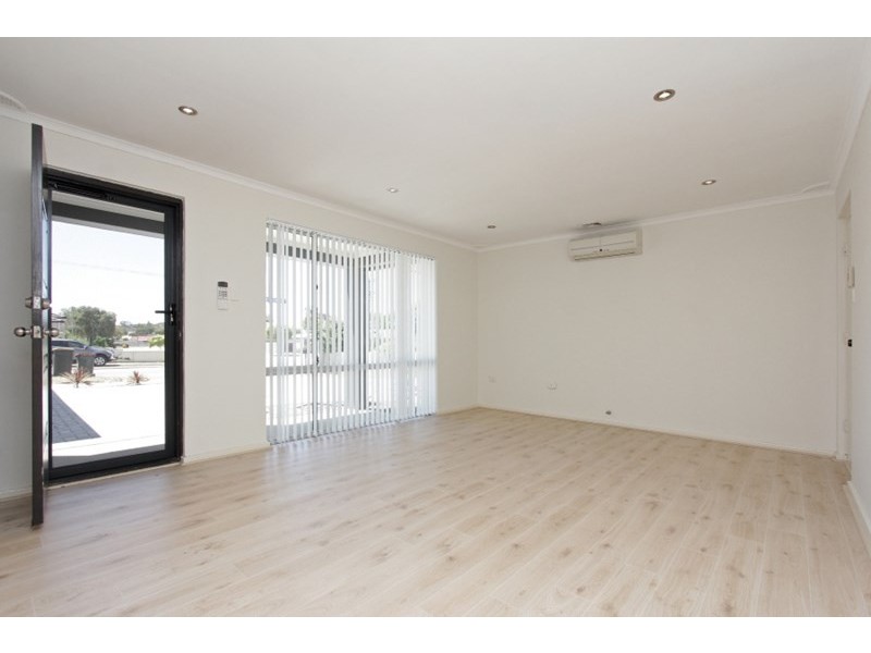 176 Ravenswood Drive, Nollamara WA 6061