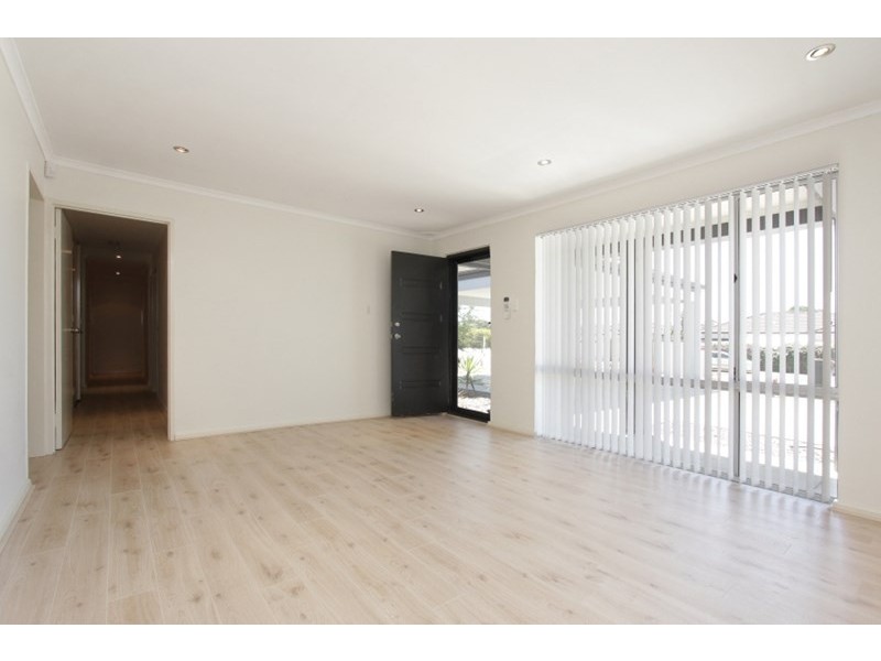 176 Ravenswood Drive, Nollamara WA 6061