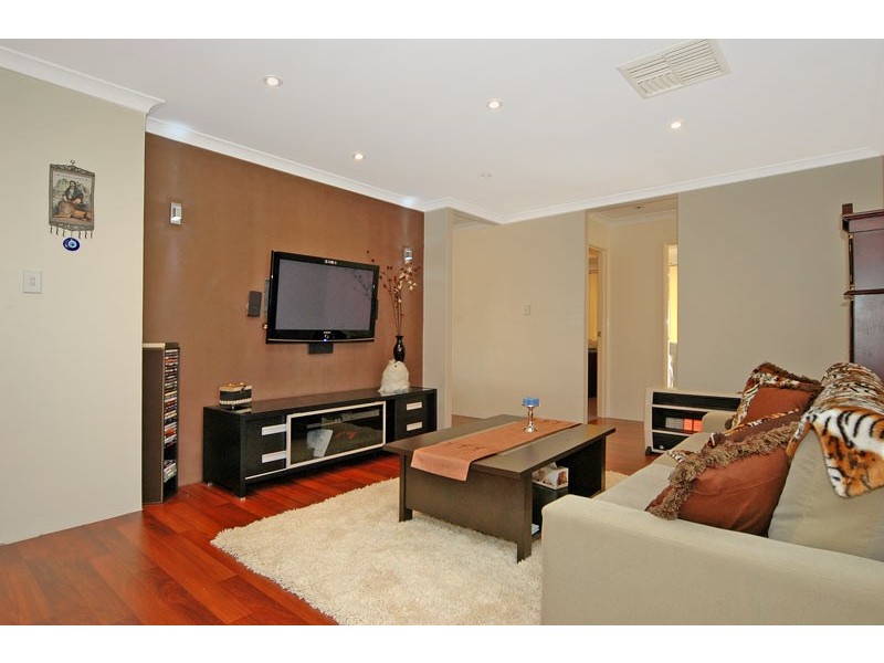 19 Hillwater Promenade, Beechboro WA 6063