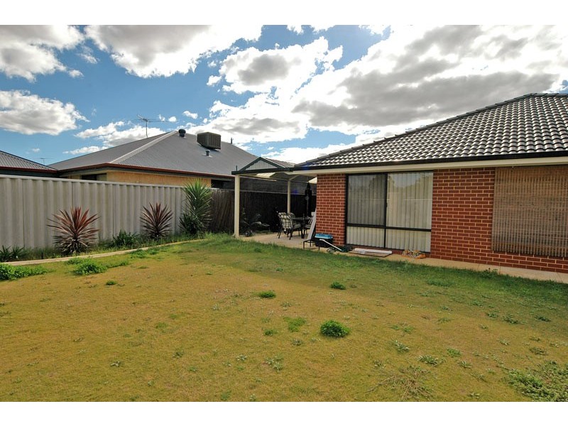 19 Hillwater Promenade, Beechboro WA 6063