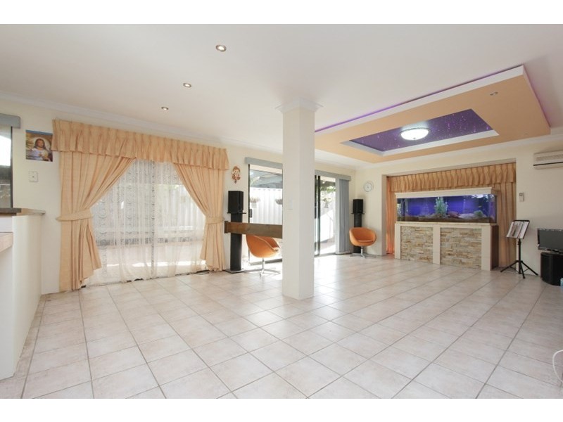 35 Ottawa Crescent, Beechboro WA 6063