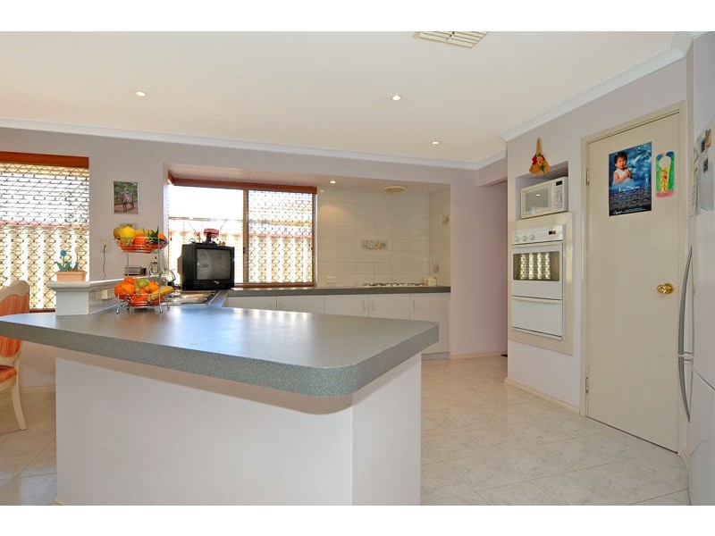 10 Tolbury Retreat, Kiara WA 6054