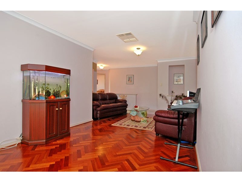 10 Tolbury Retreat, Kiara WA 6054