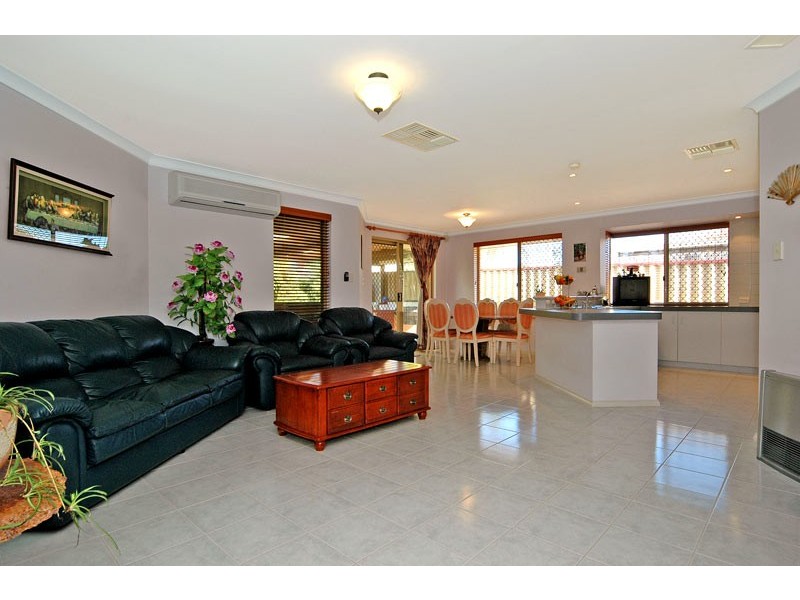 10 Tolbury Retreat, Kiara WA 6054