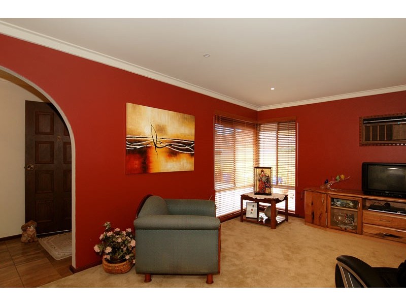 10 Barlee Way, Beechboro WA 6063