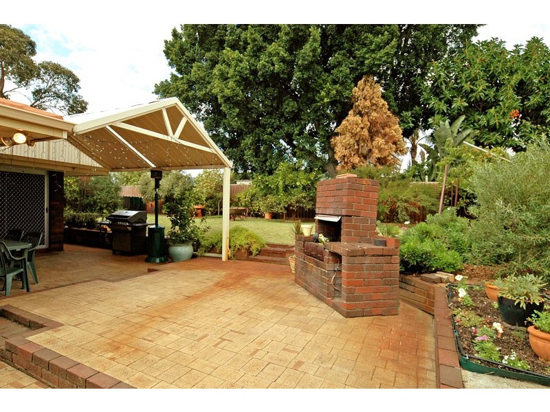 10 Barlee Way, Beechboro WA 6063