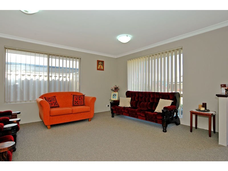 15 Turnstone Glade, Beechboro WA 6063