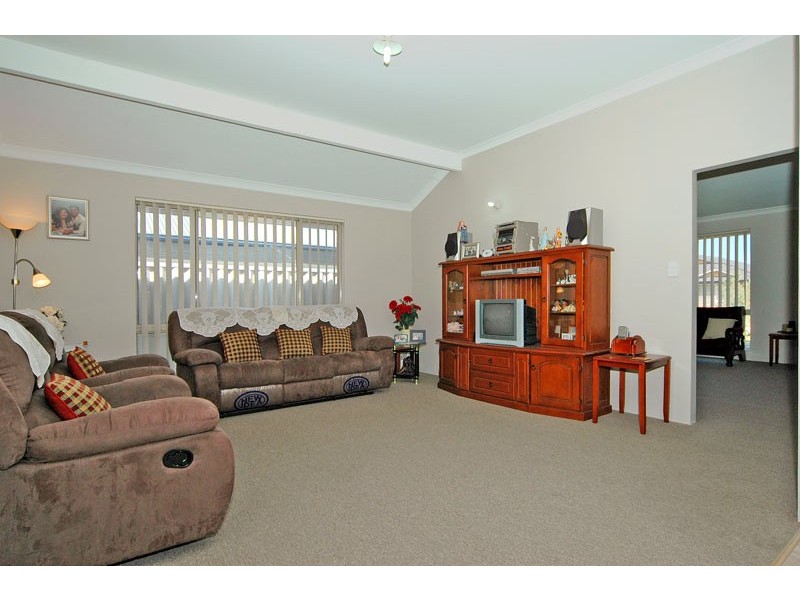 15 Turnstone Glade, Beechboro WA 6063