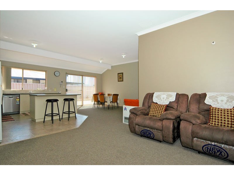 15 Turnstone Glade, Beechboro WA 6063