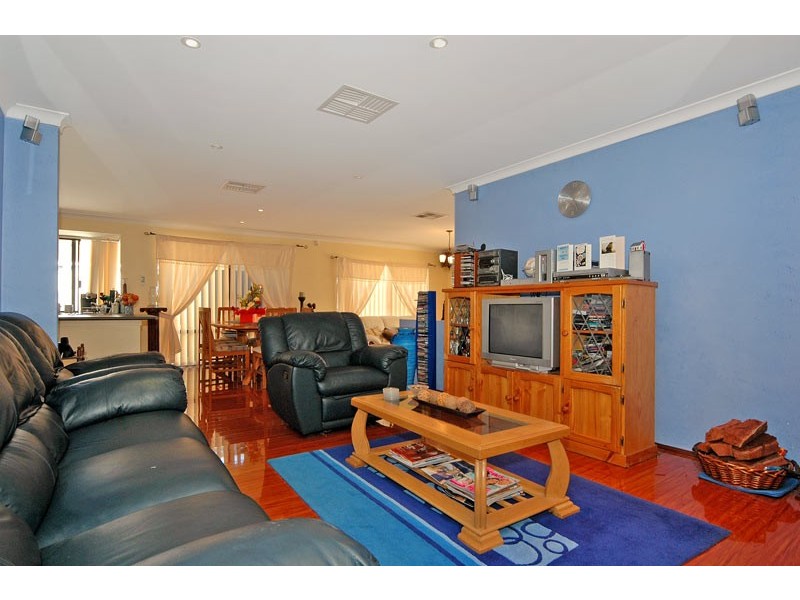 8 Camellia Way, Beechboro WA 6063