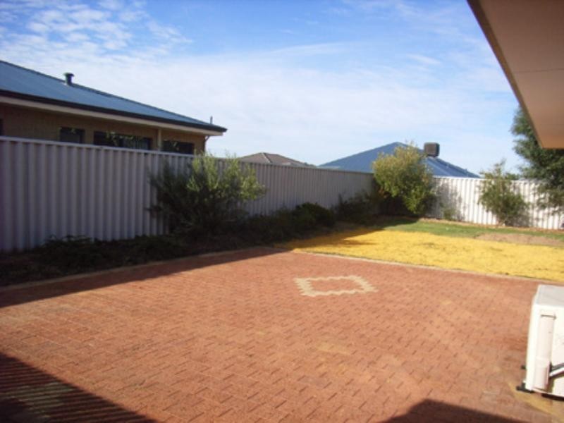 6 Grampian Way, Caversham WA 6055