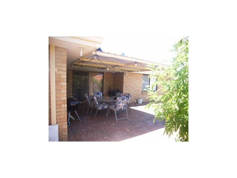 20 Blackthorn Road, Eden Hill WA 6054