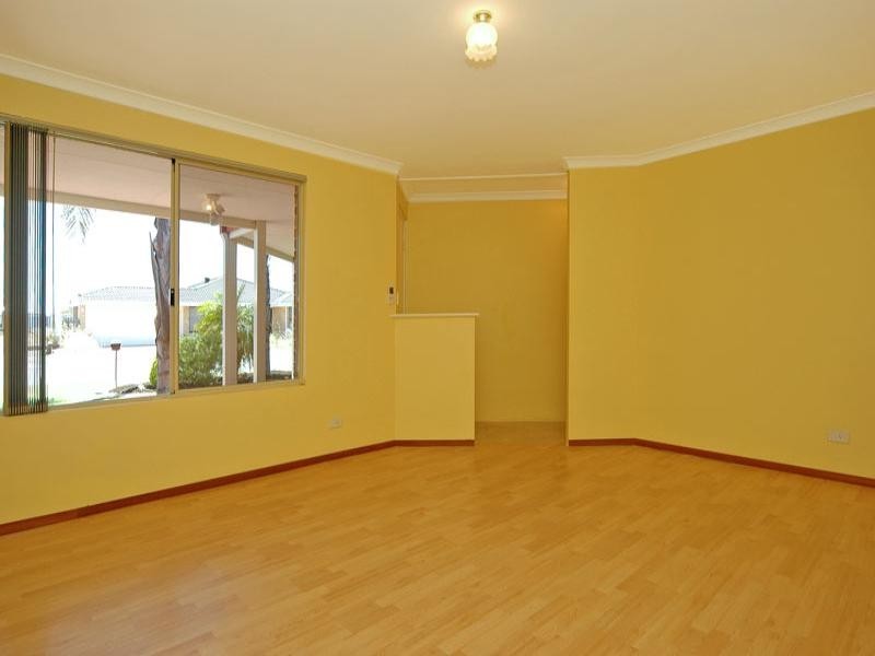 45 Lombardy Cresc, Caversham WA 6055