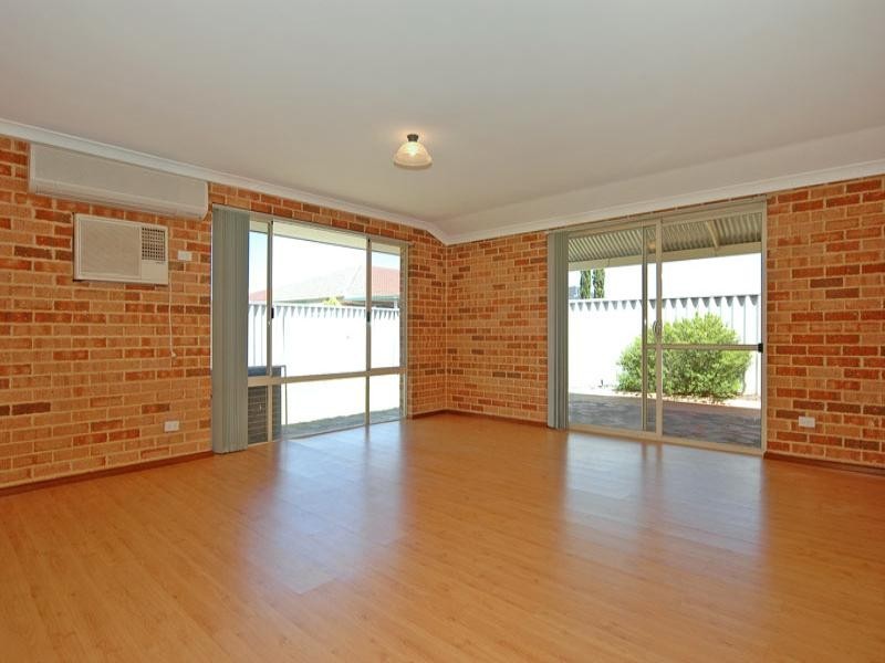 45 Lombardy Cresc, Caversham WA 6055