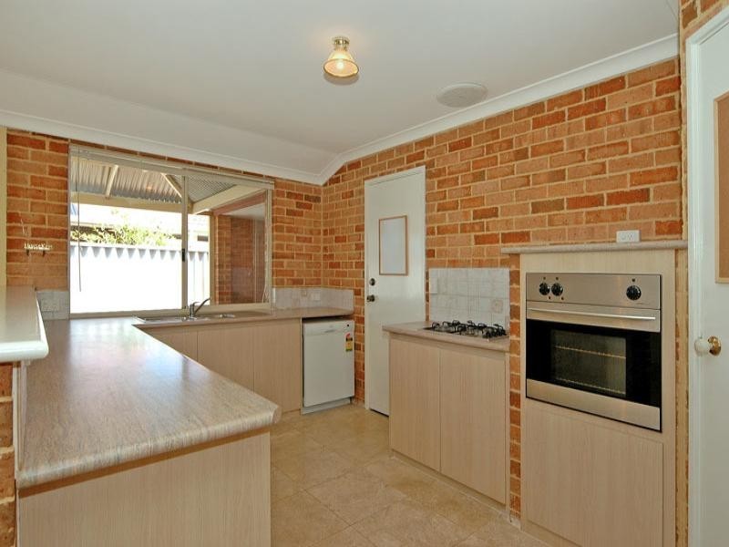 45 Lombardy Cresc, Caversham WA 6055