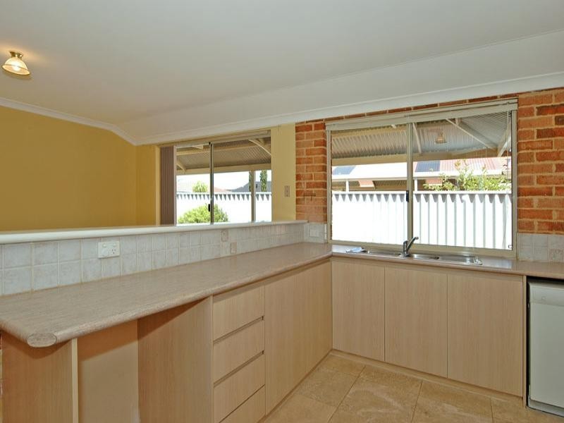 45 Lombardy Cresc, Caversham WA 6055