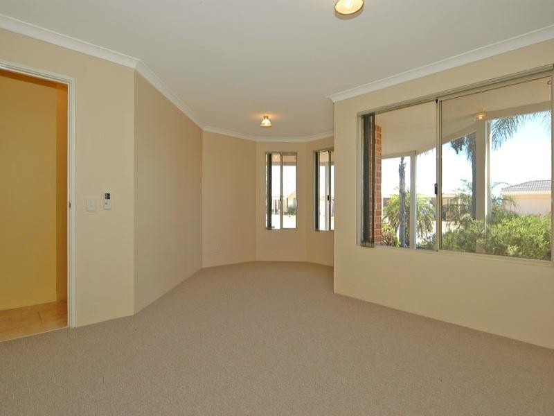 45 Lombardy Cresc, Caversham WA 6055