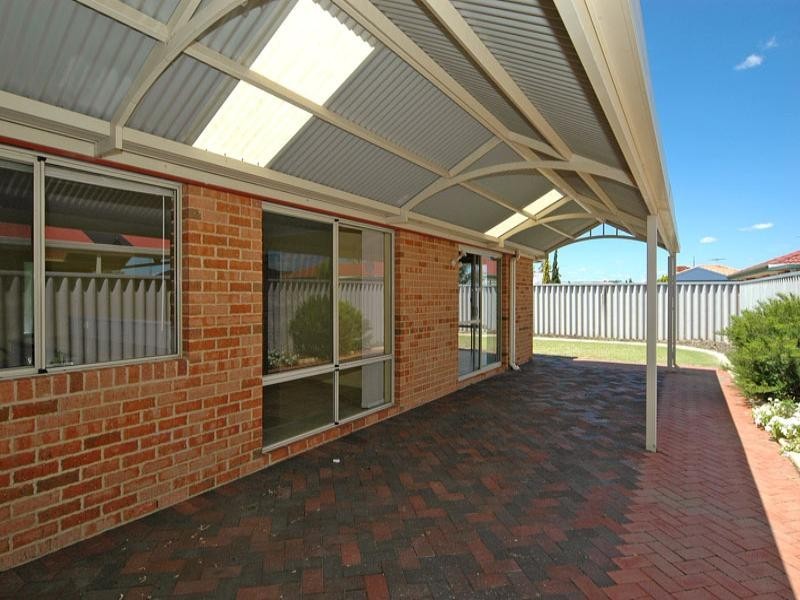 45 Lombardy Cresc, Caversham WA 6055