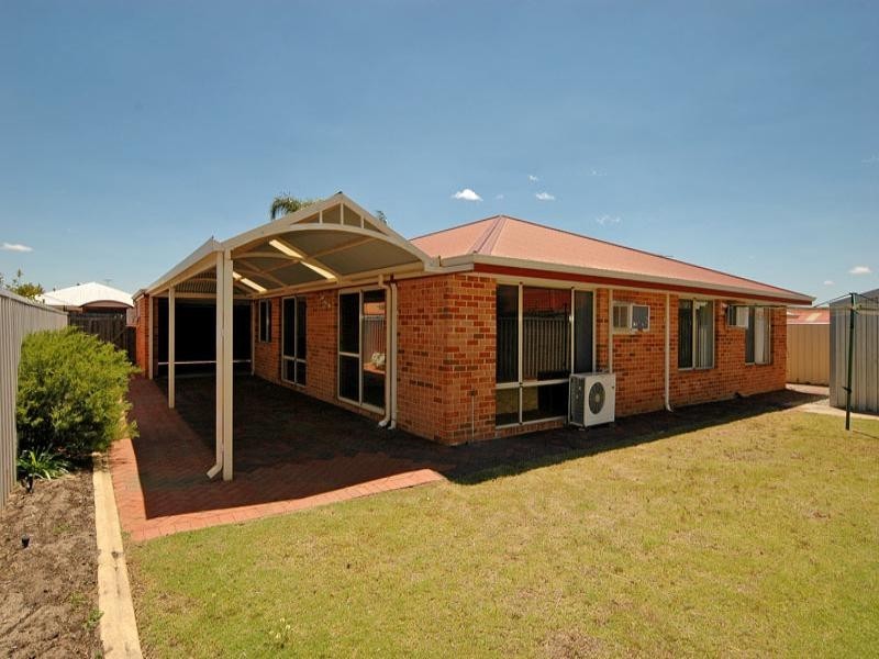 45 Lombardy Cresc, Caversham WA 6055