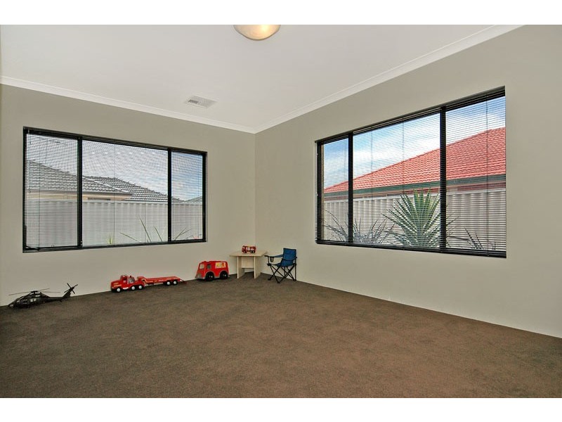 69 Bridgeman Drive, Beechboro WA 6063