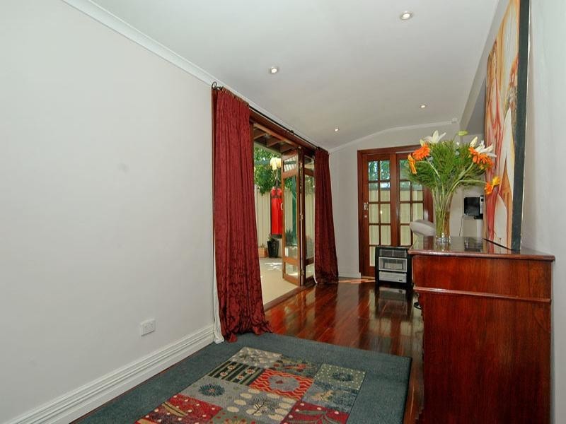 1/67 Walpole Street, St James WA 6102
