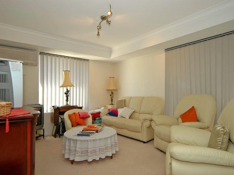 42 Lombardy Crescent, Caversham WA 6055