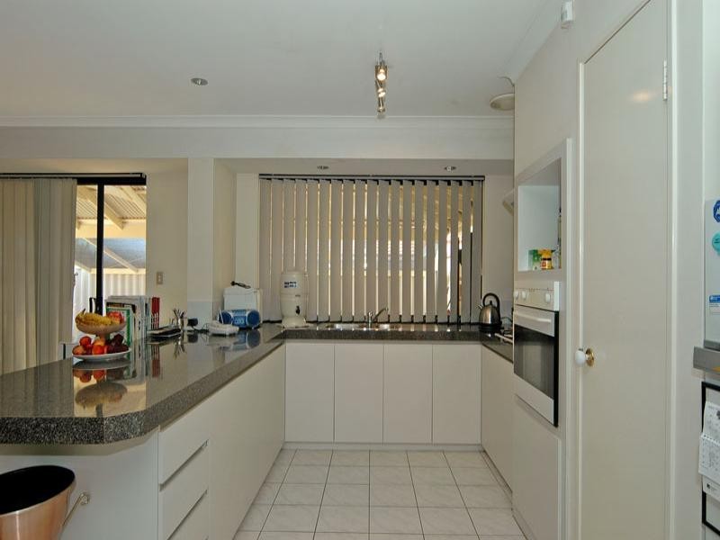 42 Lombardy Crescent, Caversham WA 6055