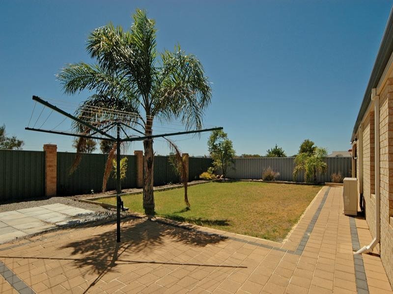 42 Lombardy Crescent, Caversham WA 6055