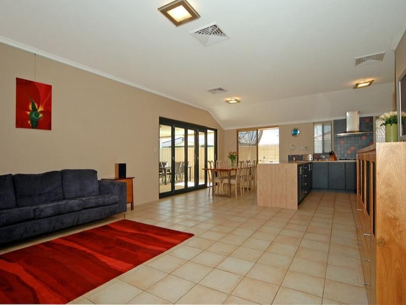 4 Fairywren Drive, Beechboro WA 6063