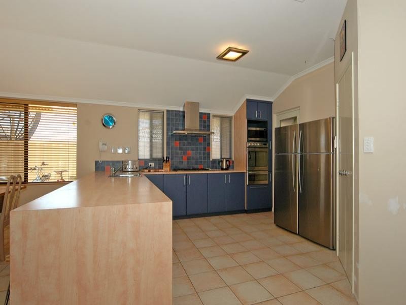 4 Fairywren Drive, Beechboro WA 6063