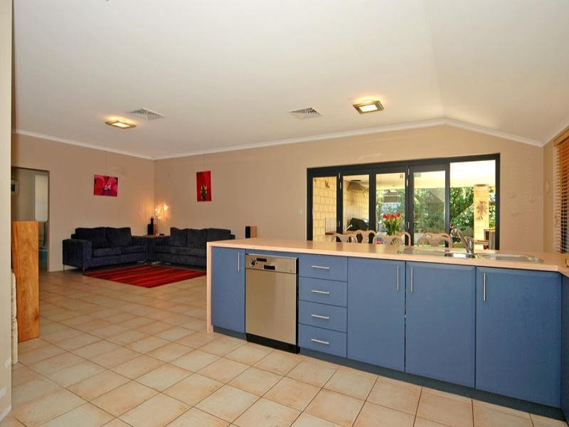 4 Fairywren Drive, Beechboro WA 6063