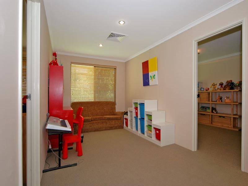 4 Fairywren Drive, Beechboro WA 6063