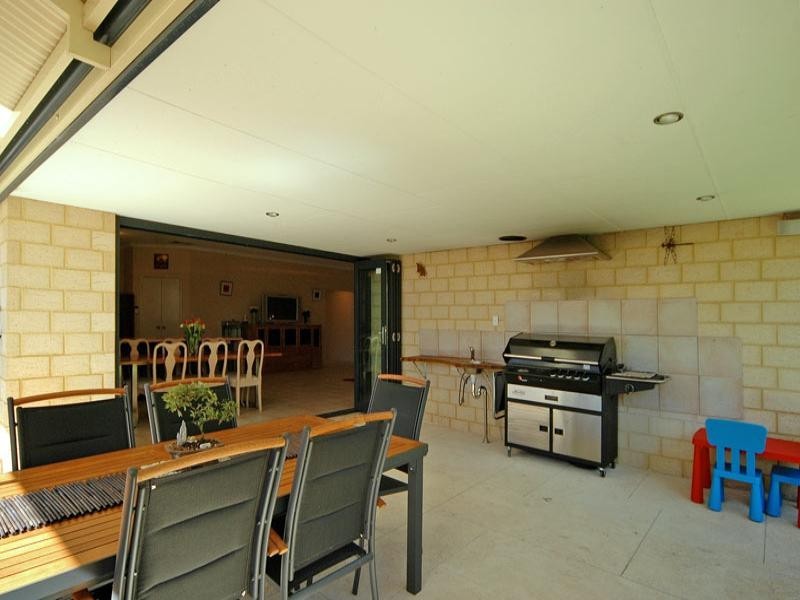 4 Fairywren Drive, Beechboro WA 6063