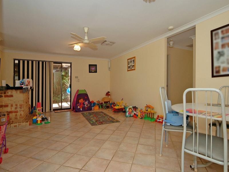 6 Hydrangea Place, Alexander Heights WA 6064