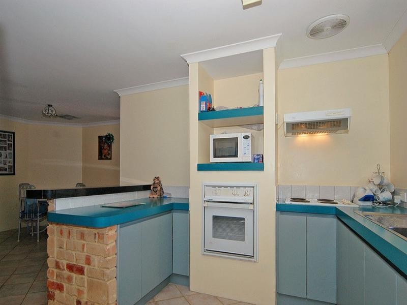 6 Hydrangea Place, Alexander Heights WA 6064