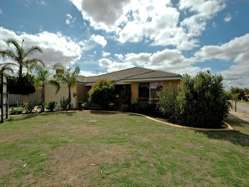 25 Simla Place, Caversham WA 6055