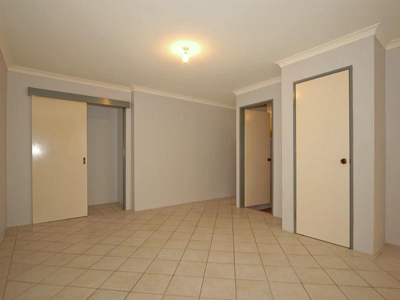 25 Simla Place, Caversham WA 6055