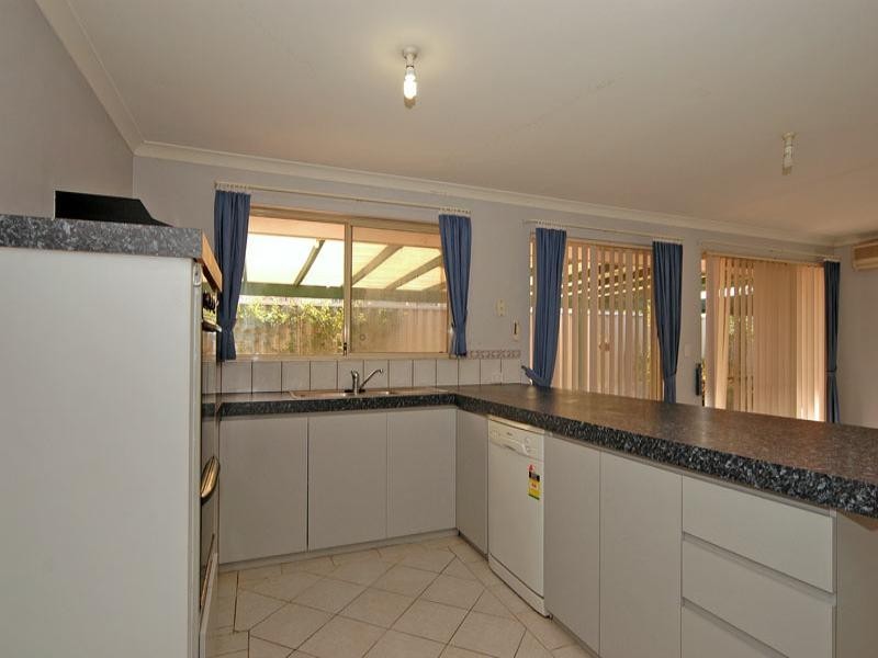 25 Simla Place, Caversham WA 6055