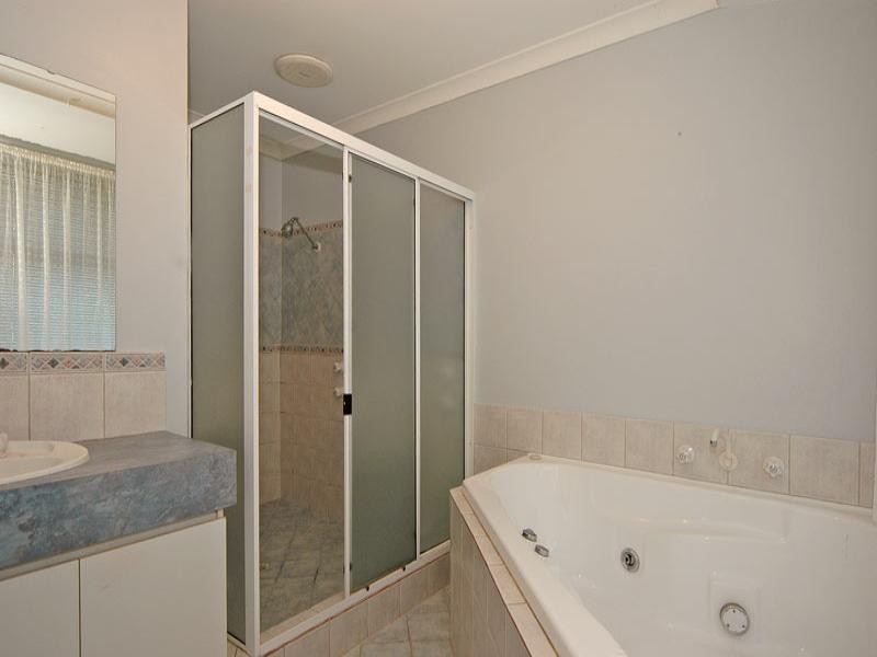 25 Simla Place, Caversham WA 6055