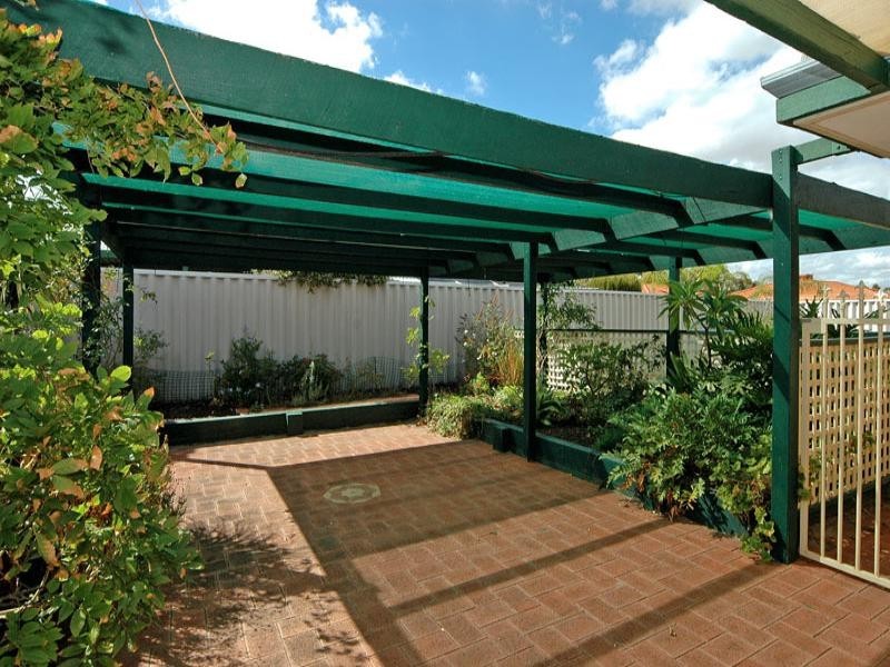 25 Simla Place, Caversham WA 6055