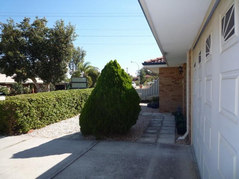 5 Elbrus Way, Caversham WA 6055