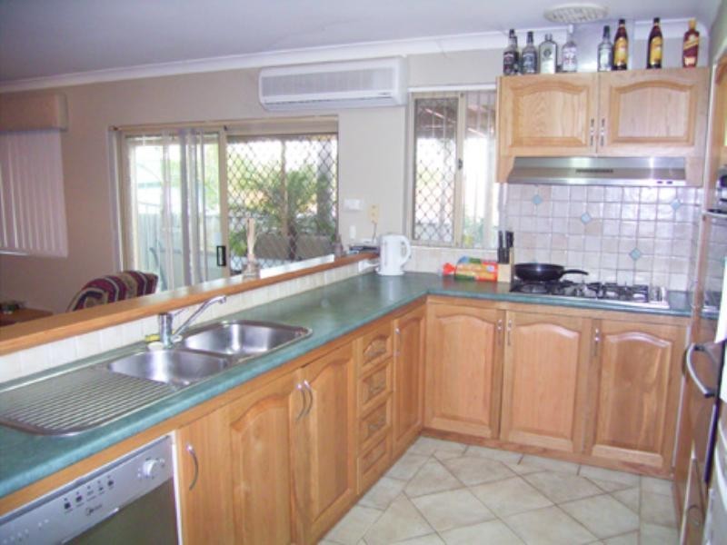 4 Pinedale Gardens, Ballajura WA 6066