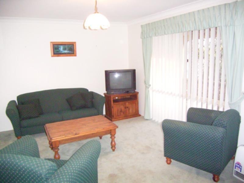 4 Pinedale Gardens, Ballajura WA 6066