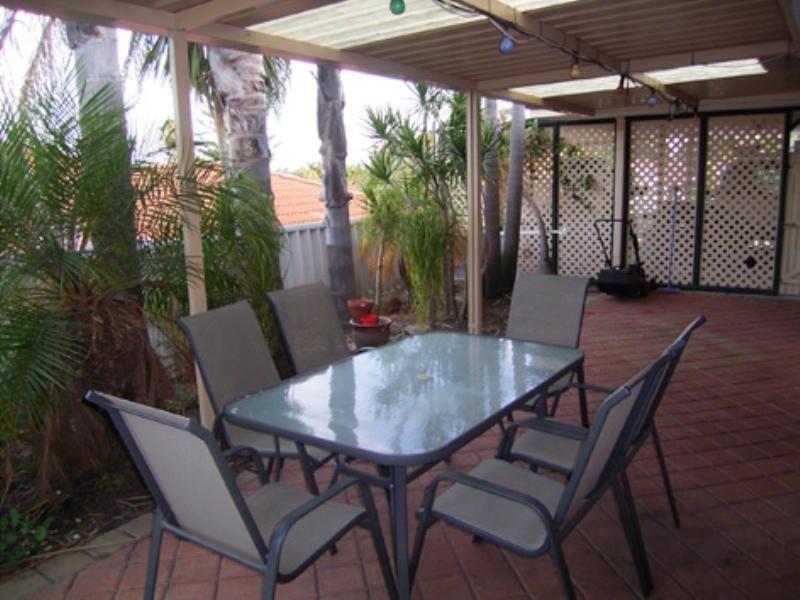 4 Pinedale Gardens, Ballajura WA 6066