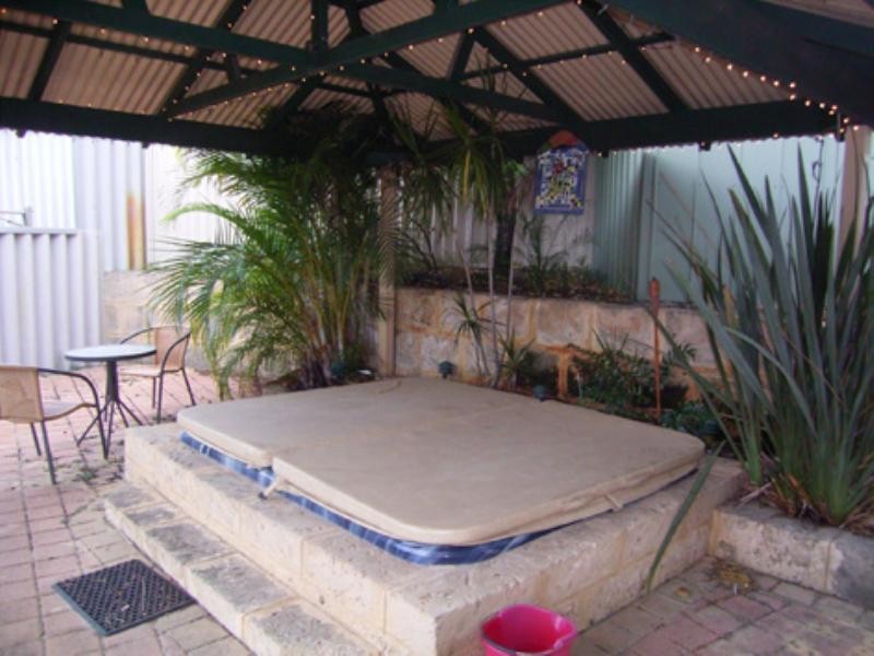 4 Pinedale Gardens, Ballajura WA 6066
